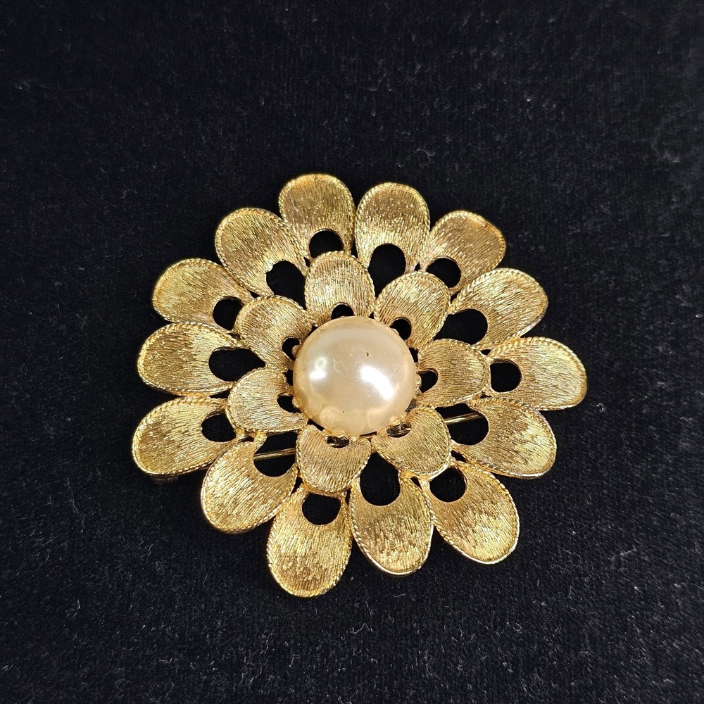 Vintage Floral Wreath Brooch Pin Gold Tone Textured Pinback Faux Pearl